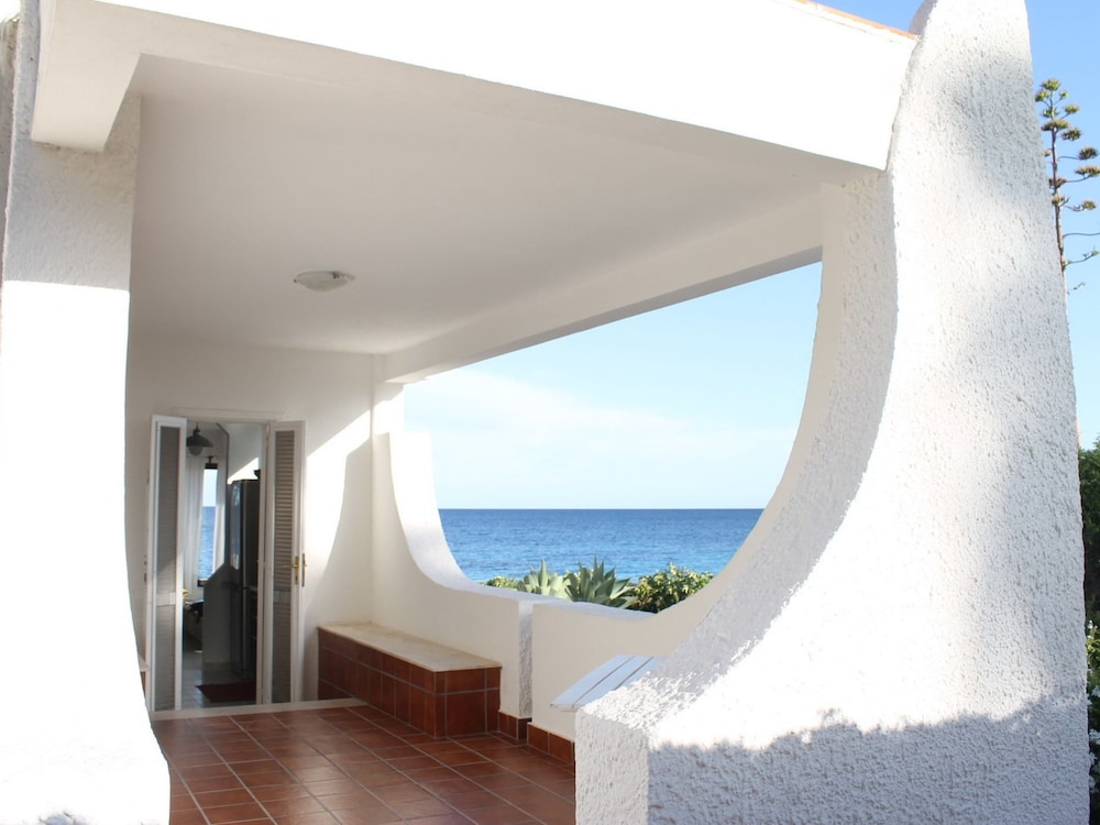 Belvilla by OYO Villa Eirene view 5
