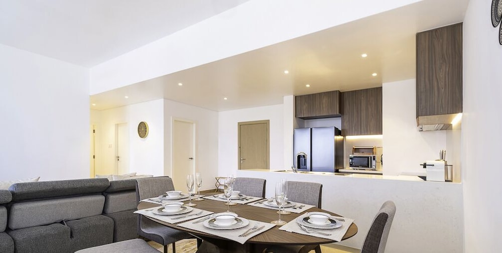 LUX The Elegant Sea View Suite
