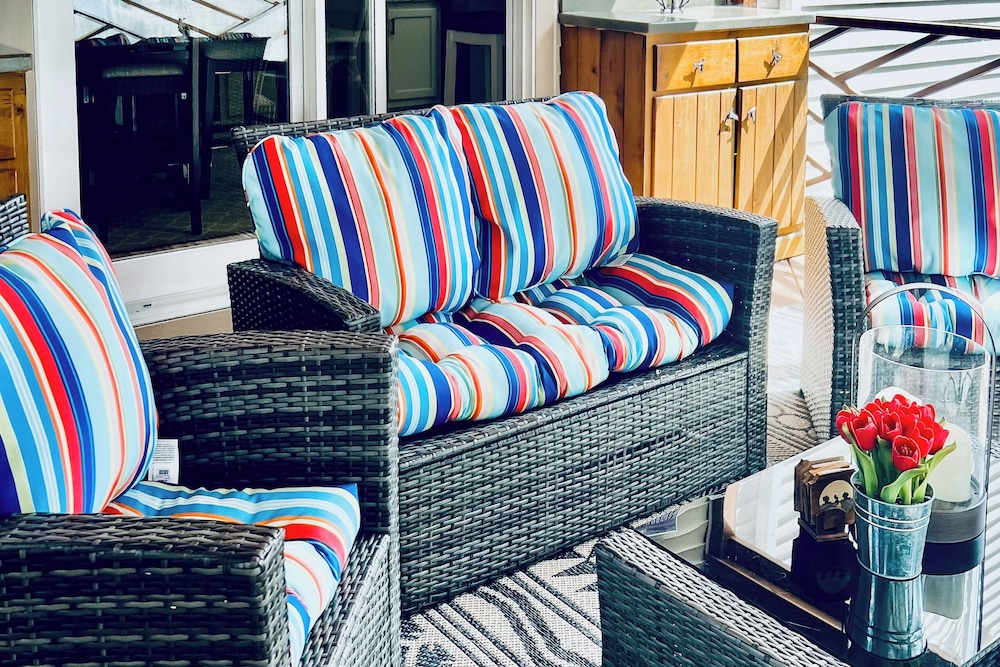 Waterfront Allergy-free 4br, Dock & Home Theater