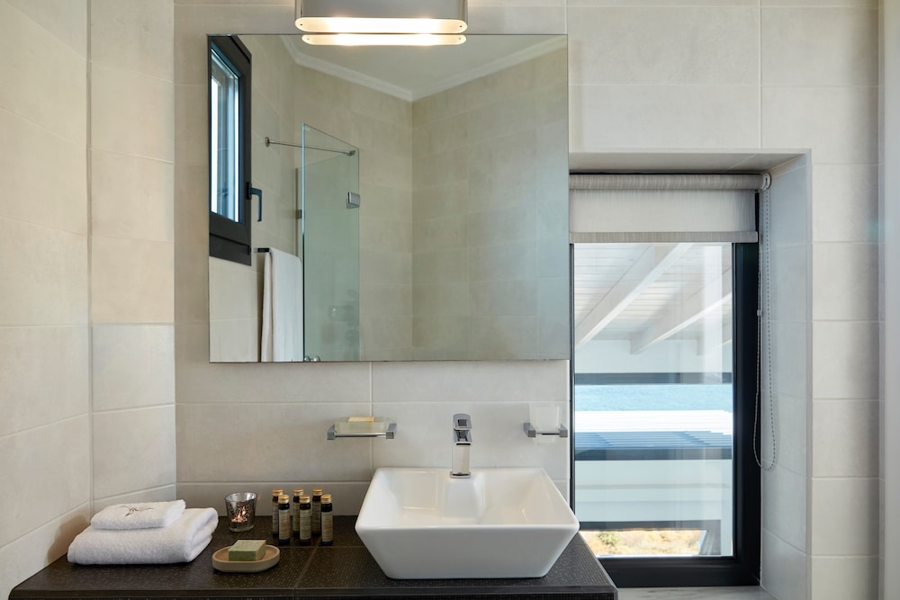Eleia Seafront Rooms & Villas