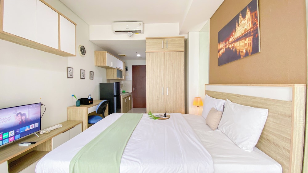 Modern Look and Restful Studio Apartment Springwood Residence Tangerang