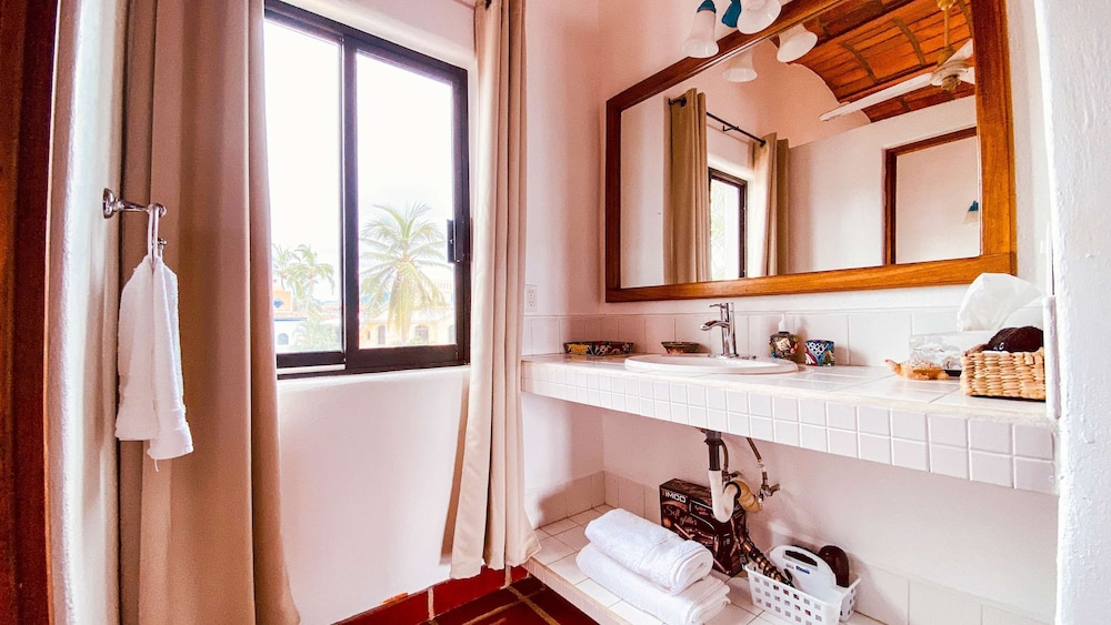 Beachside - Casa Sirena 1BR Suite