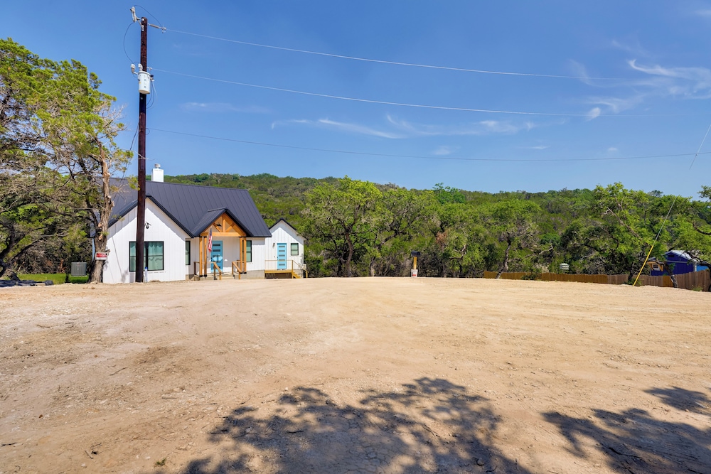 Cozy Canyon Lake Studio w/ Forest & Creek Views!