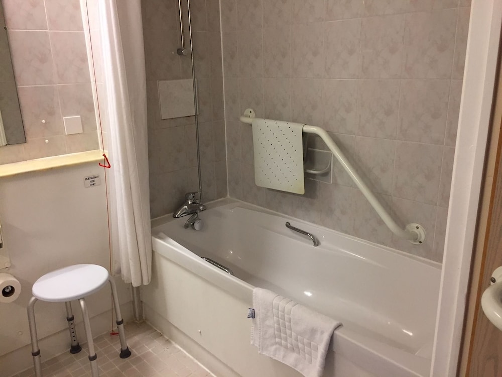 Aylesbury Vacations - Garden Court Hotel Aylesbury - Property Image 1