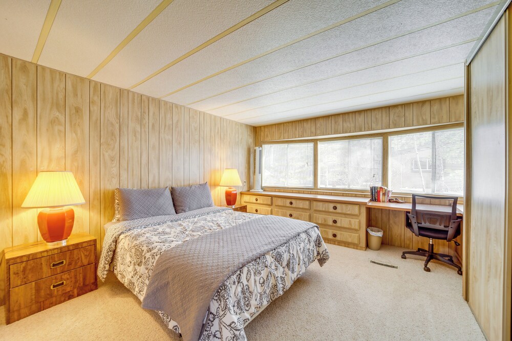 Near Hiking Trails: Tranquil Cabin in Munds Park!