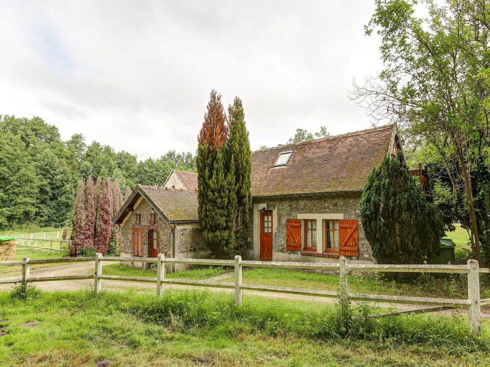 Holiday Home in a Park in Raizeux With Terrace view 4