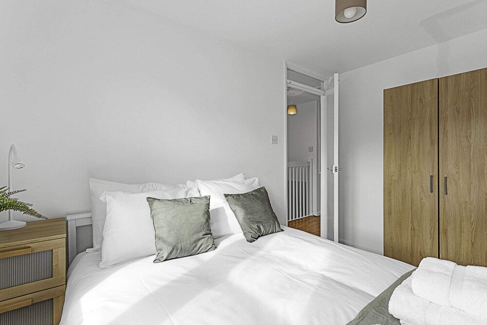 Beautiful Three-bedroom House in Richmond view 4