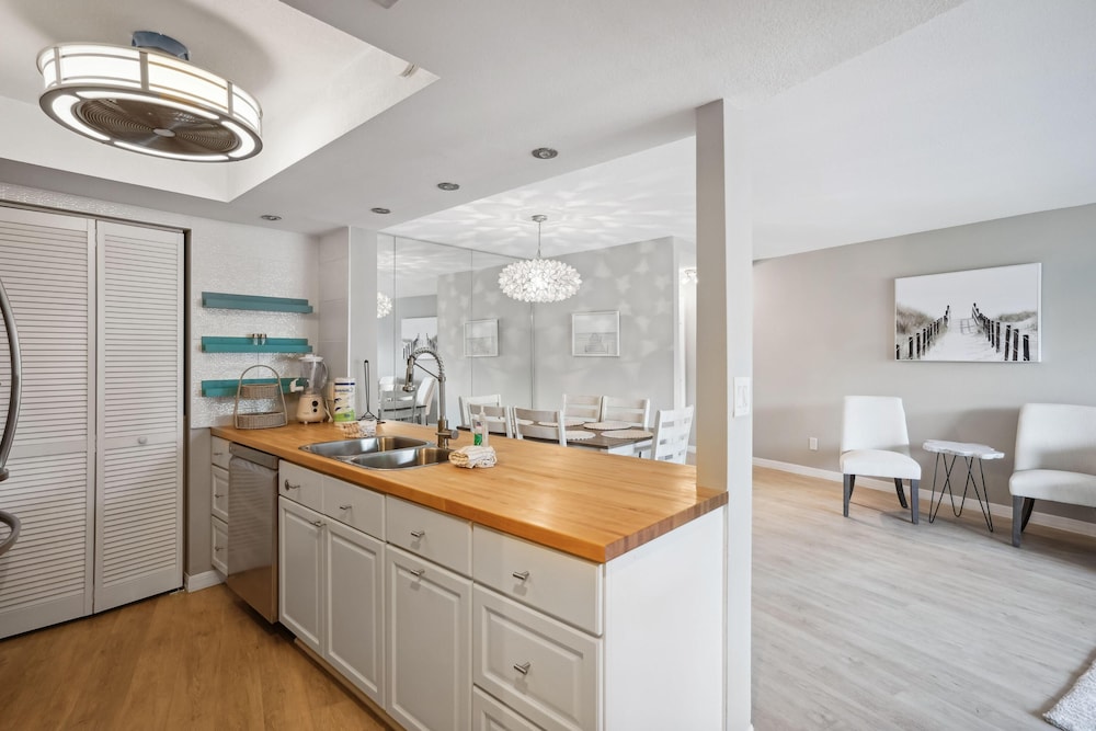 Land's End 1-306 Bay Front- Premier