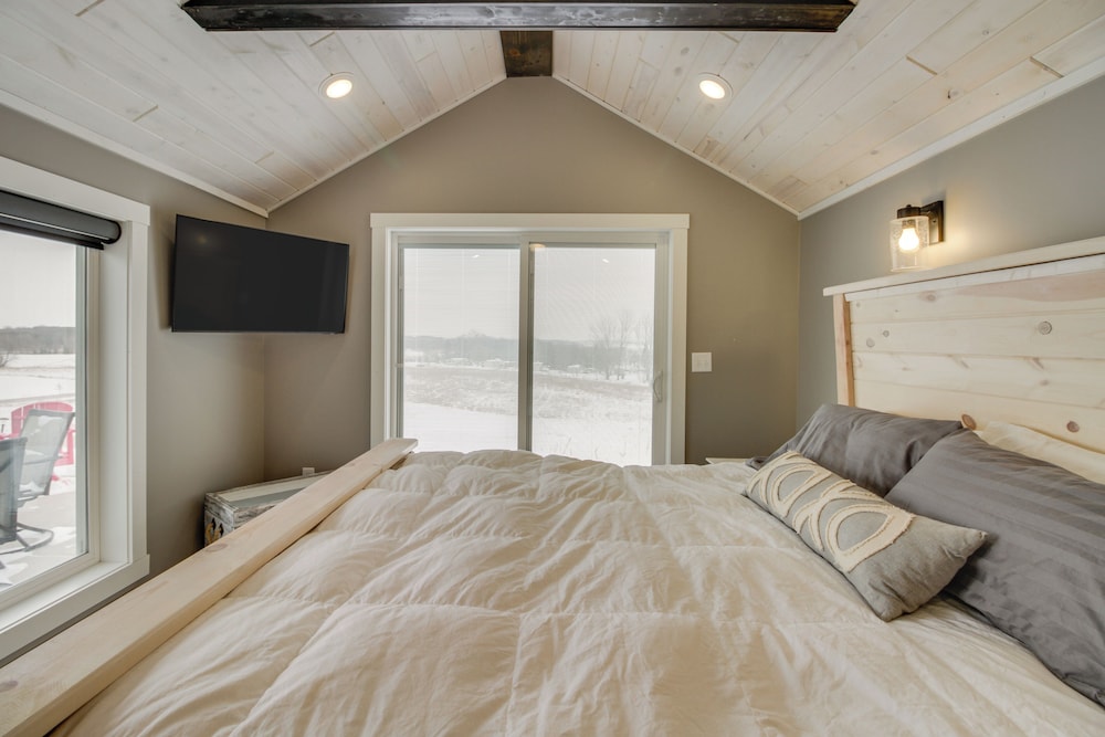 Pet-friendly Cabin w/ Lake Access & Patio in Dent