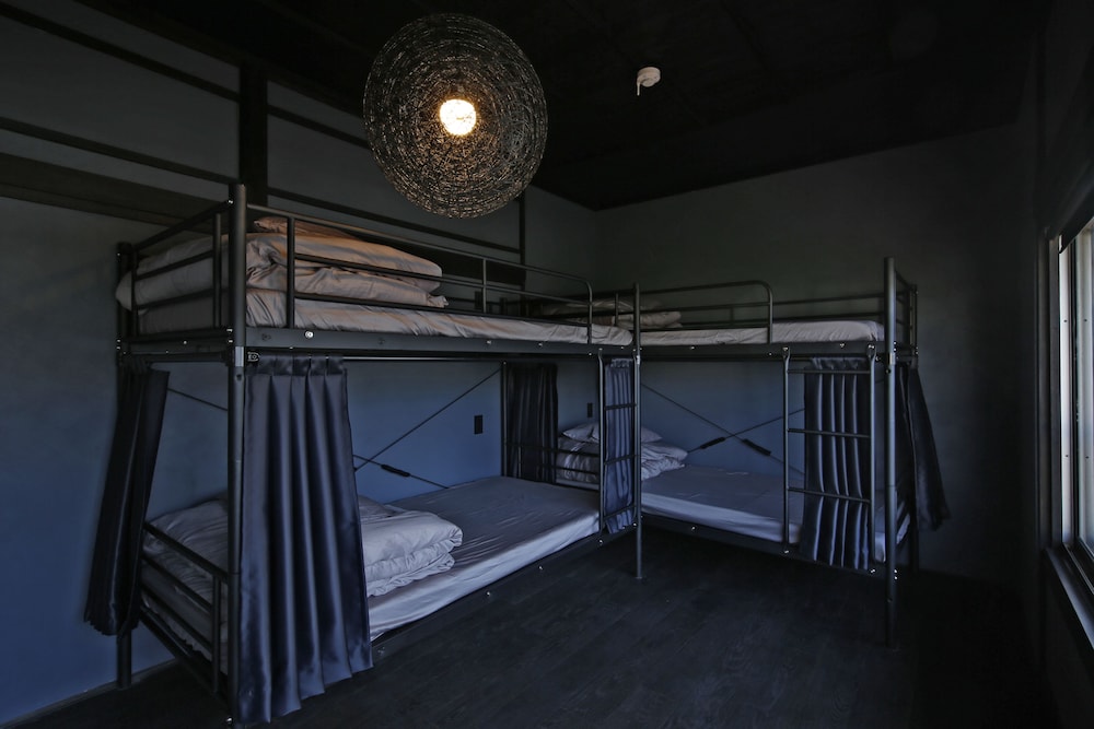 ZEN VAGUE - Hostel