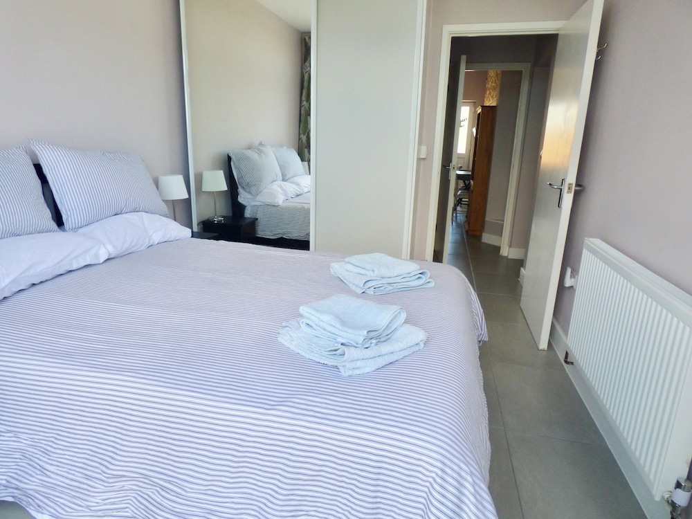 Gower - 2 Beds - Parking - EV Charger - Wifi