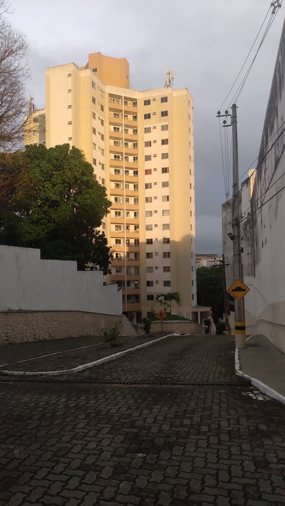 Bem Vindo a Salvador - Apartamento com Piscina, Varanda e Excelente Localização!