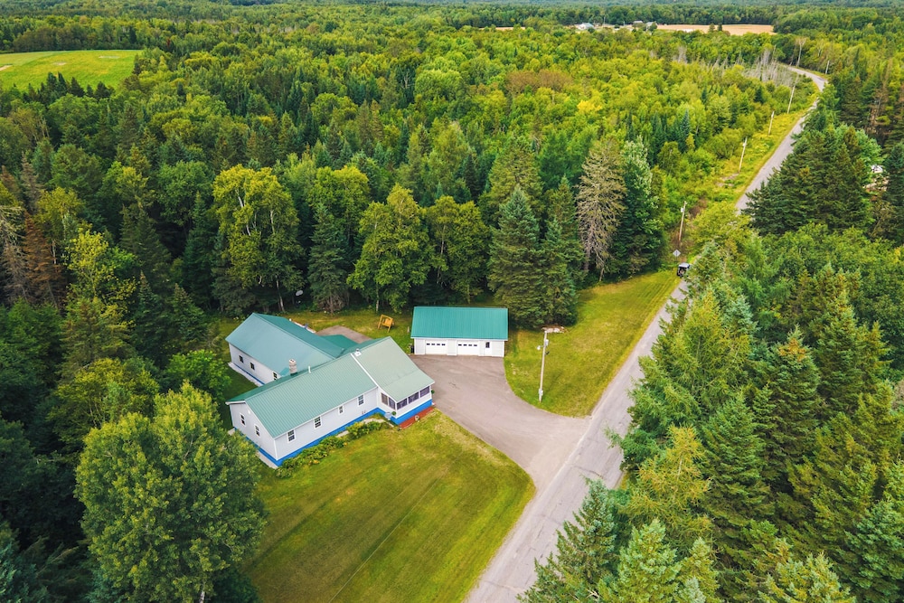 Family-friendly Home w/ Furnish Patio in Crystal!