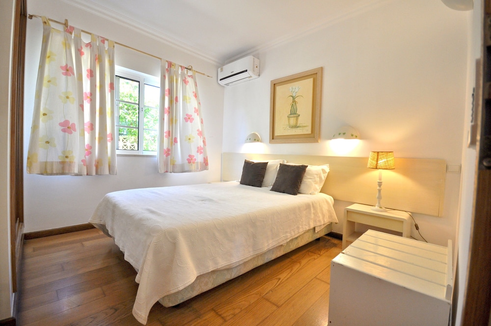Old Vilage Area Walking Distance to all Amenities view 2