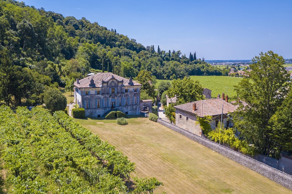 Villa Faccioli Limone With Shared Pool view 3