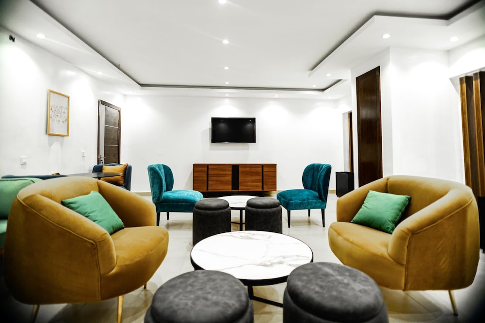 Summit Hotel and Apartments VGC