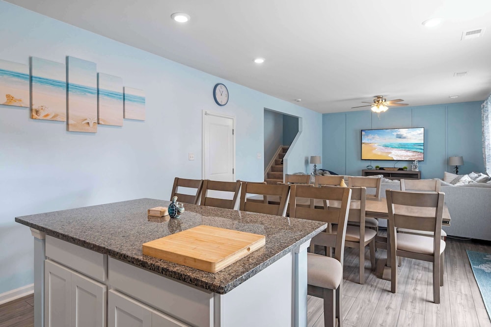 Schooner Landing 2 Sleeps 12