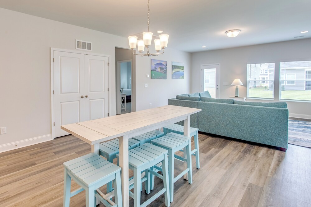 4 Mi to Ocean: Coastal Gem in North Carolina!