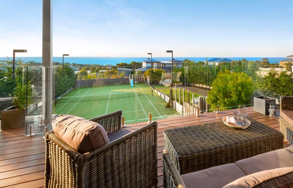 Stanford Luxury Pool Sauna Spa Tennis Court - Image 2