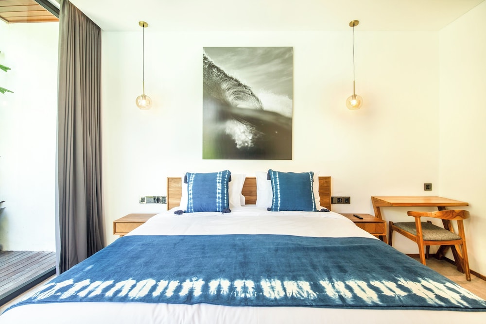 Seaside Escape: 4BR Villa, 190m to Canggu Beach
