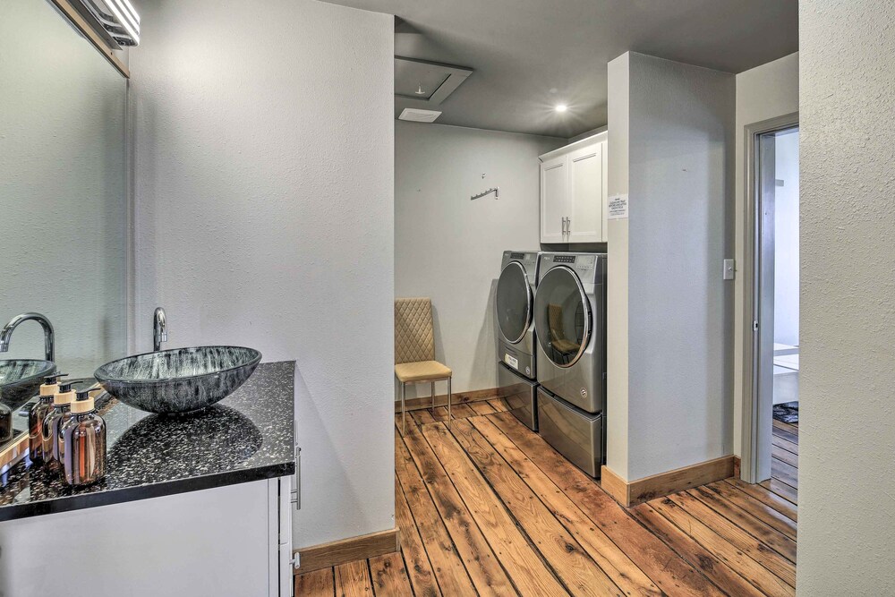 Sleek Wytheville Apartment Near Food + Drink!