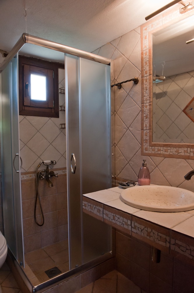 Kamares House Apartments & Studios