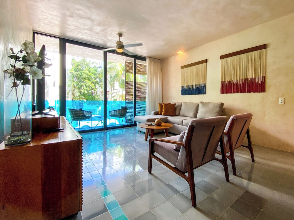 Sabor a Miel: Steps from the Beach & 5th Avenue