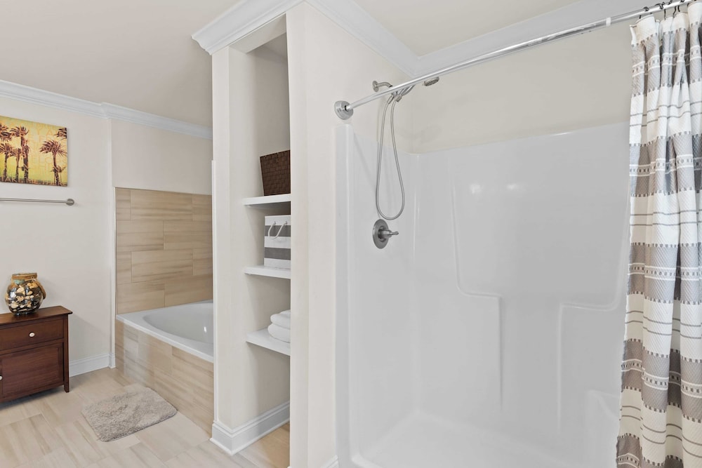 Family-friendly, Close to Beach & Game Room Windswept by Avantstay
