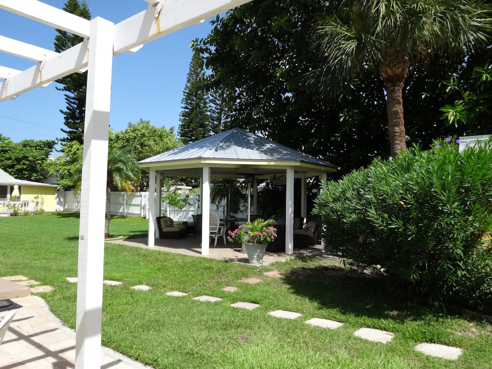 Queen's Gate Resort