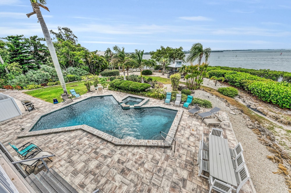 Bay House Retreat managed by Beach Retreats view 3