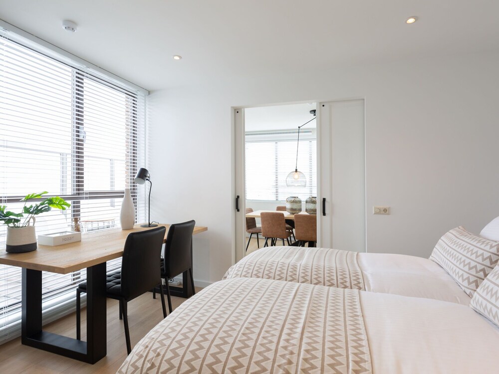 Spacious Apartment in Den Haag near Sea Beach