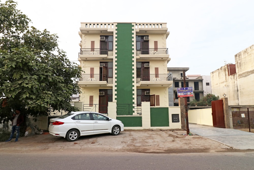 OYO 10747 Vashu Residency