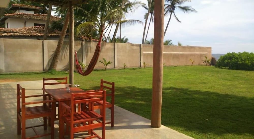 Muhudu Rella Villa