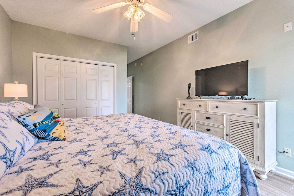 Coastal Condo With Pool - Walk to Destin Beach! view 3