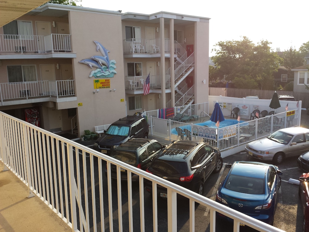 Bay Breeze Motel