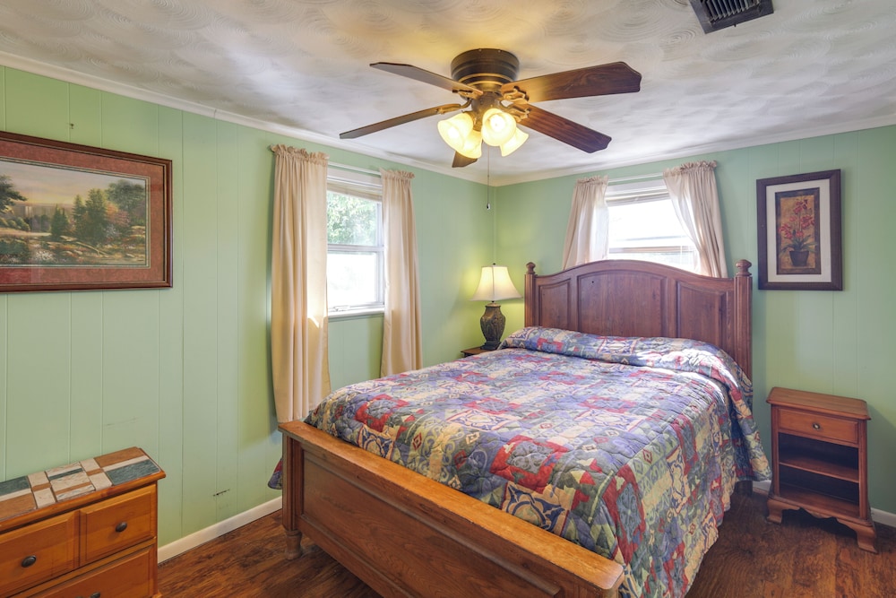 Hike From Your Door! Pet-friendly Whitney Home