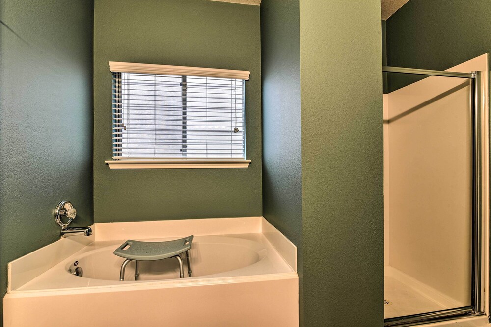 Houston Family Home w/ Yard ~ 8 Mi to NRG Stadium! view 3