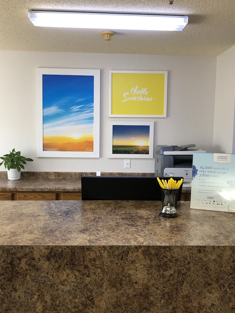 Days Inn by Wyndham Iron Mountain view 5