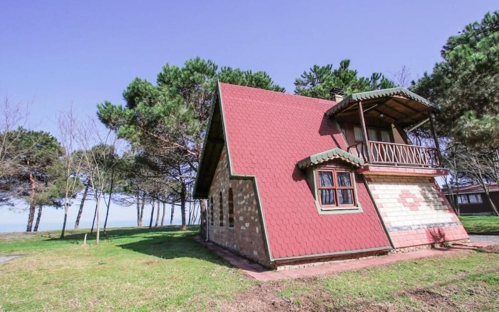 ÇINARSUYU TABİAT PARKI BUNGALOV