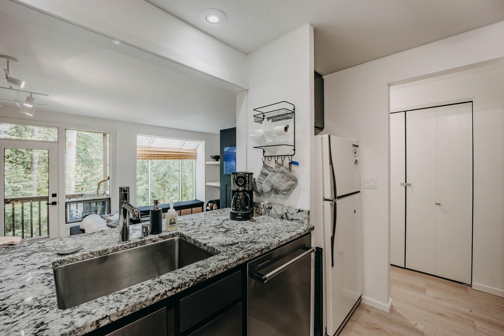Snowater Condo #64 - Welcome to Pet Friendly Camp Kulshan