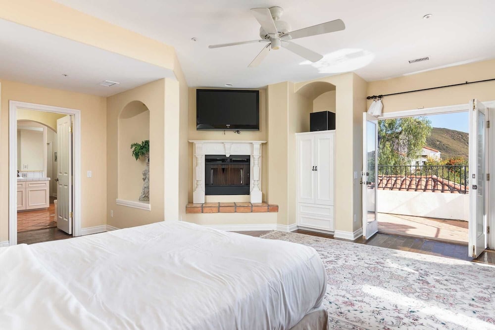 Private Estate w/ Pool, Hot Tub & Fire Pit Near Encinitas The Ranch by Avantstay
