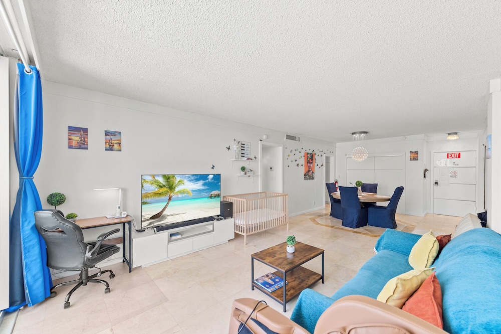 Beachfront Ocean View Balcony Pool Gym