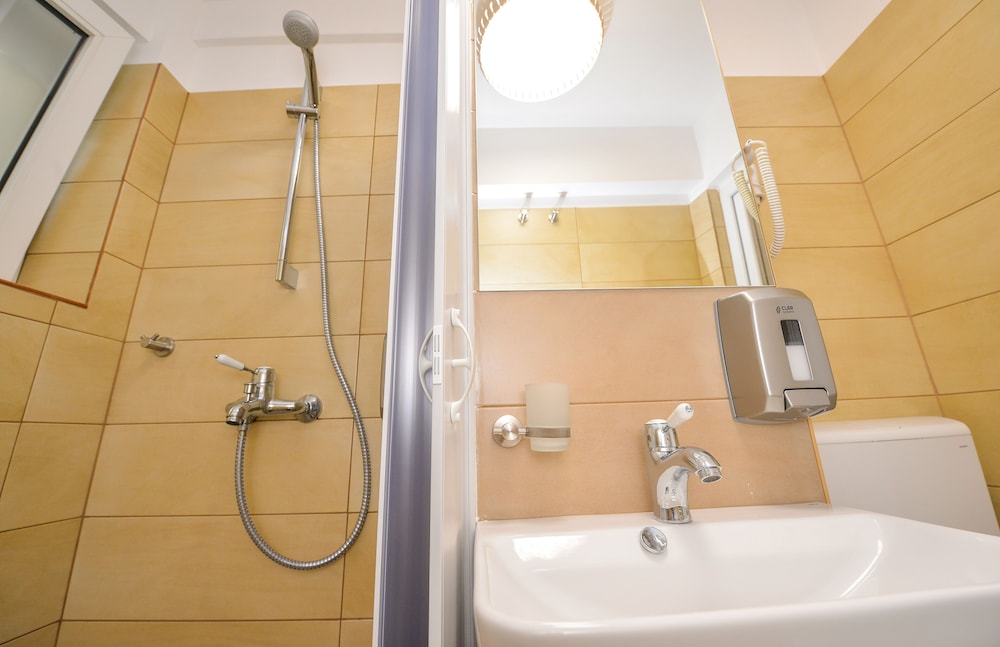 Elegance Studio - Cismigiu Gardens - Flat Tv - Free Wifi - Panoramic View view 3