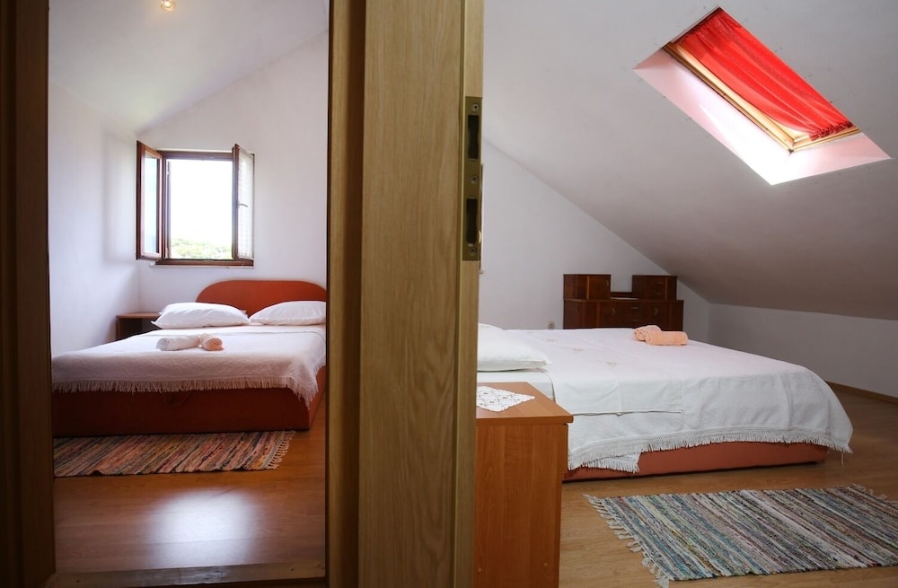 Neda - Perfect Location & Free Parking - A2 view 2