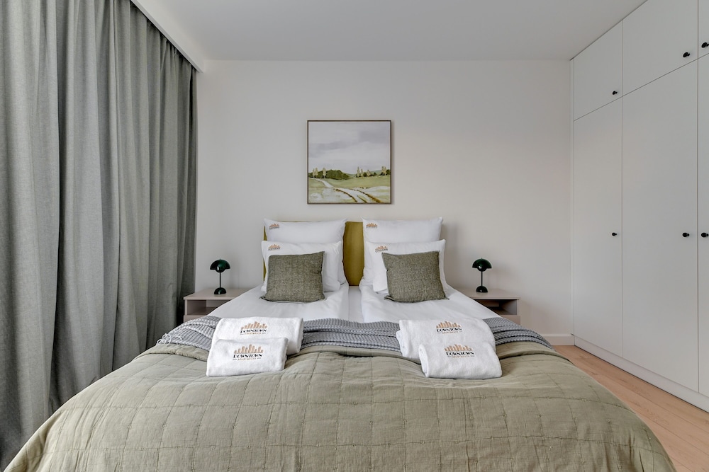 Doki Living - Foodhall & Parking by Downtown Apartments