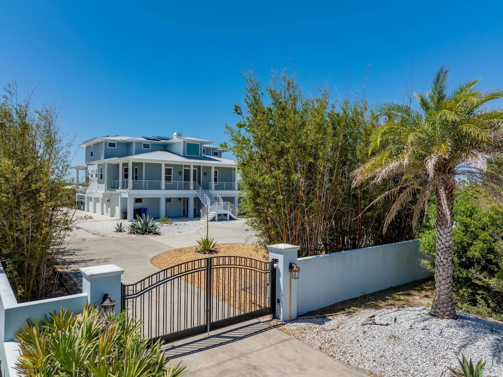 400 Steps to Sand Waterfront Luxury w Dock Pool