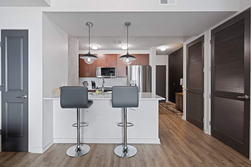 Chic Midtown High-rise With Great Views