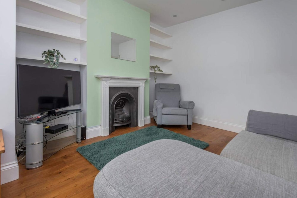 Ground Floor Apartment - Private Garden