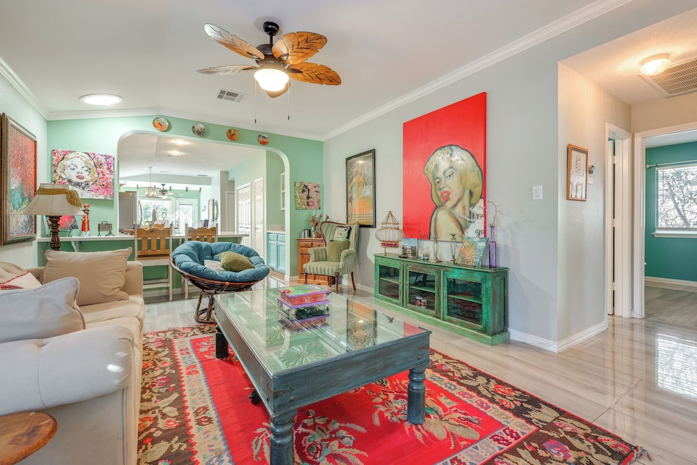 Dog-friendly Retreat w/ Yard, 22 Mi to Dtwn Austin