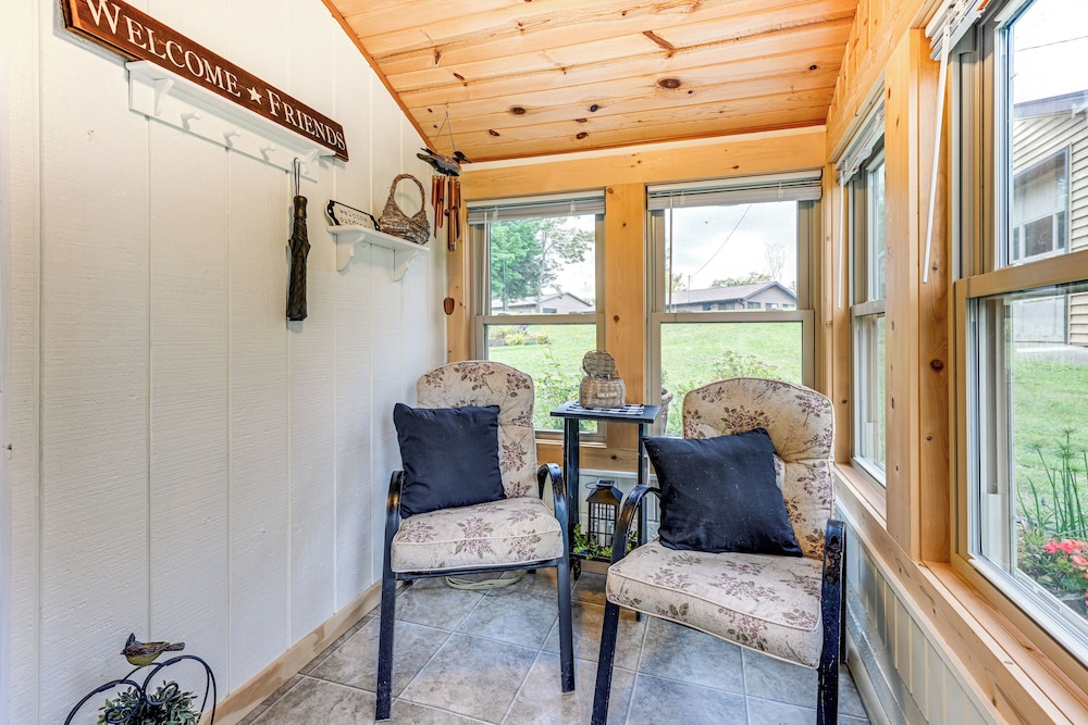 Dock & Lake Access: Cabin 4 Mi to Ice Age Trail!